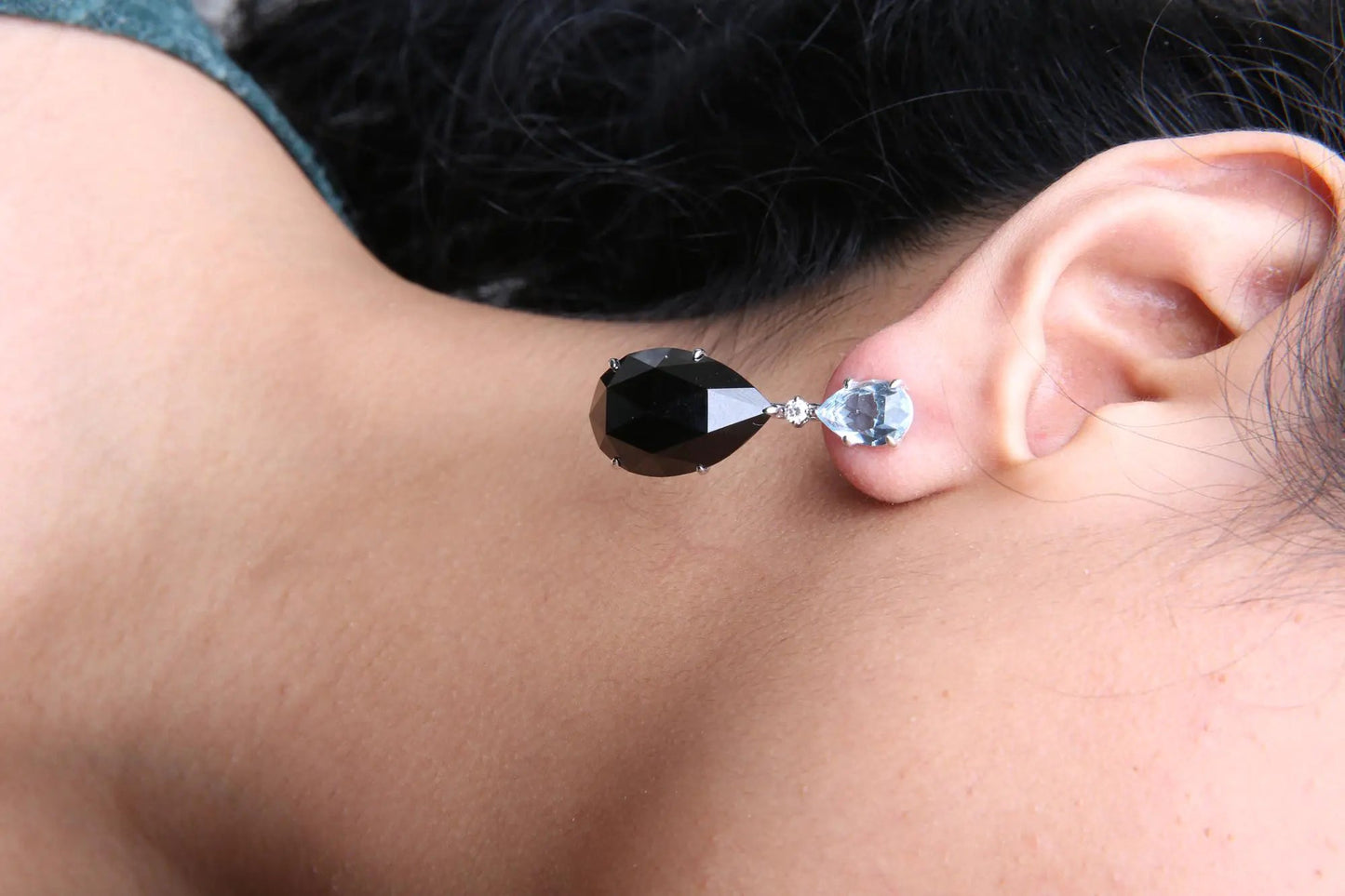 18K White Gold 1/5 Cttw Diamond with Pear Cut Sky Blue Topaz and Pear - Cut Black Onyx Gemstone Dangle Earring (G - H Color, SI1 - SI2 Clarity) - Jaazi Intl