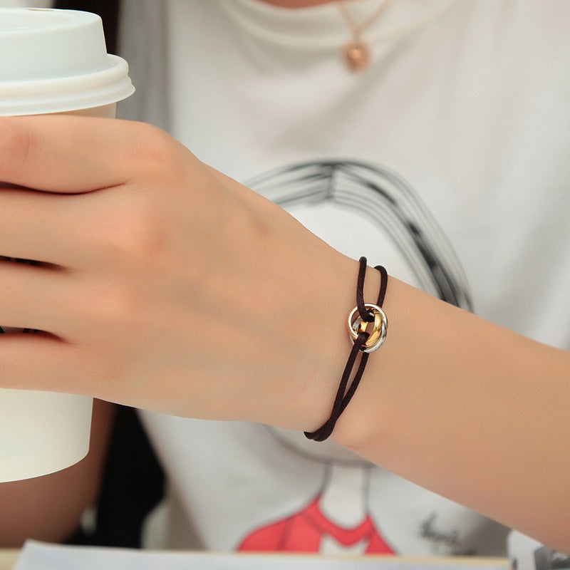 Couple de bracelets en corde rouge