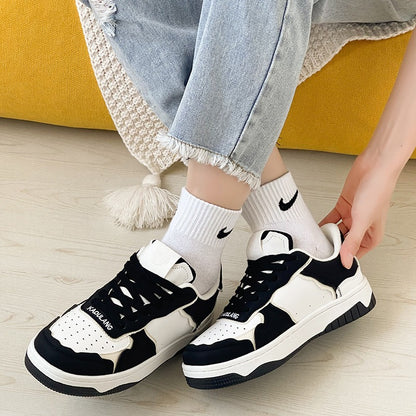 The new niche trend hit color high street lovers board shoes breathable thick bottom sports panda shoes spot