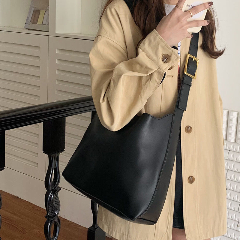 Versatile Large Capacity Women's Bucket Bag Retro Crossbody Japanese One Shoulder