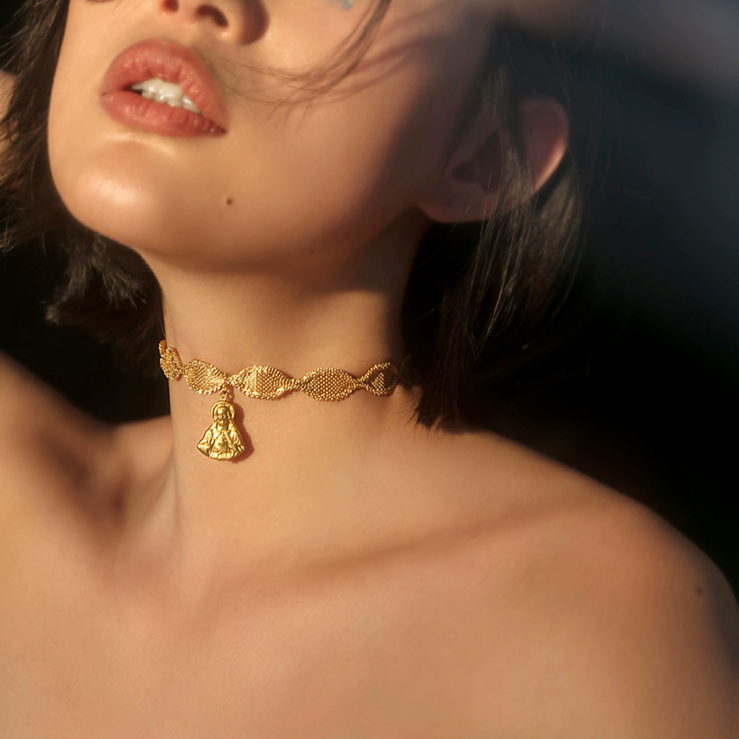 Original Exclusive Retro Gold Metal Collar Choker Clavicle Chain Fashion Street Shooting Classy Necklace for Women Hong Kong Style