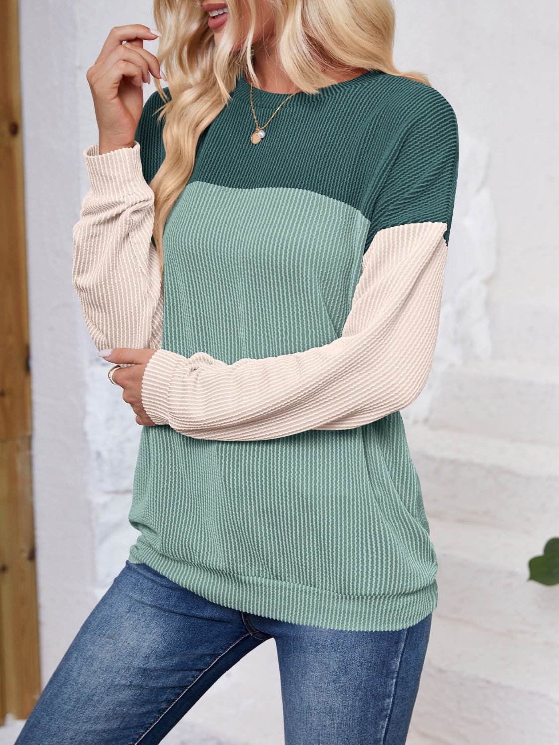 Color Block Round Neck Long Sleeve Sweatshirt - Jaazi Intl